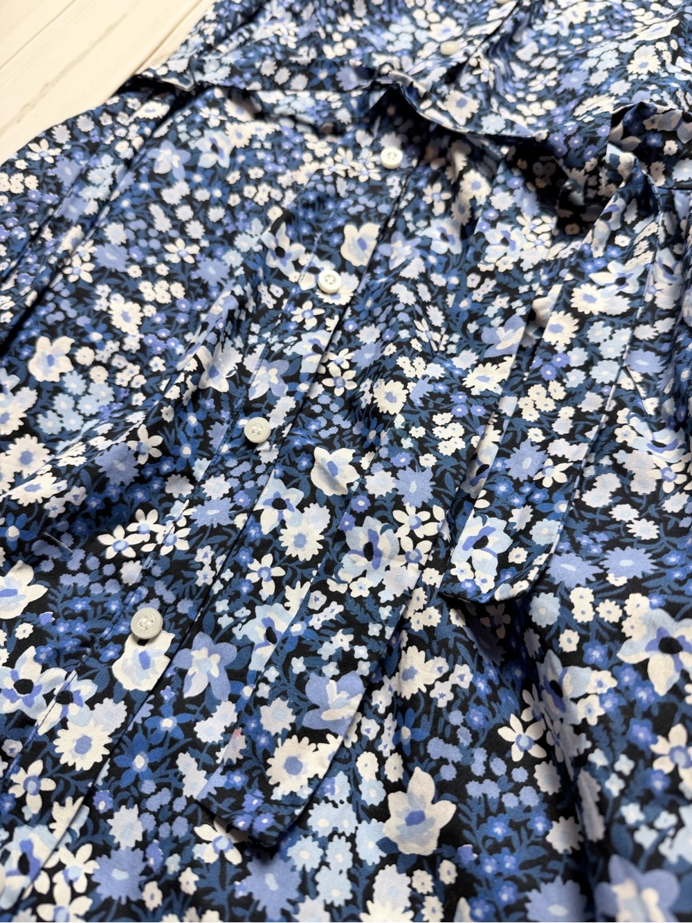 Tommy Hilfiger Blue and White Floral Button-Up Top - Picture 3 of 6